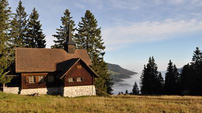 The Holzegg chapel in the Alpthal with its beautiful view of the fog-covered valley.