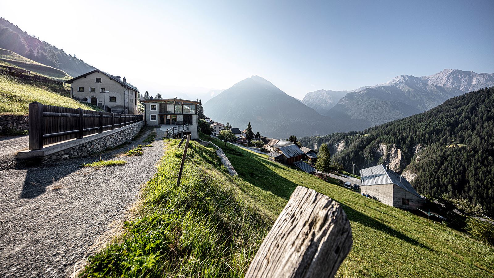 Das malerische Unterengadiner Dorf Sent. © Andrea Badrutt