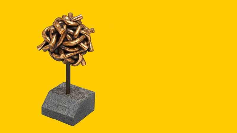 Le trophée «Pôle d’échanges d’or» sur fond jaune