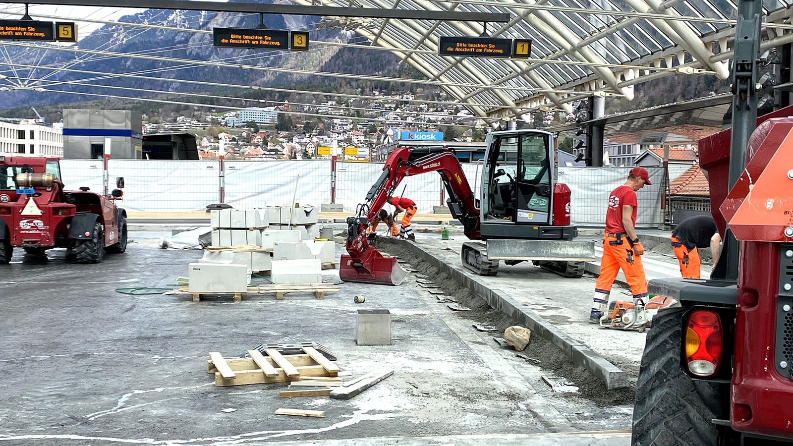Die PostAuto-Station Chur während dem Umbau.