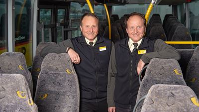 Who is who? The drivers Fluri (left) and Dägi Aebli at Chur CarPostal station.